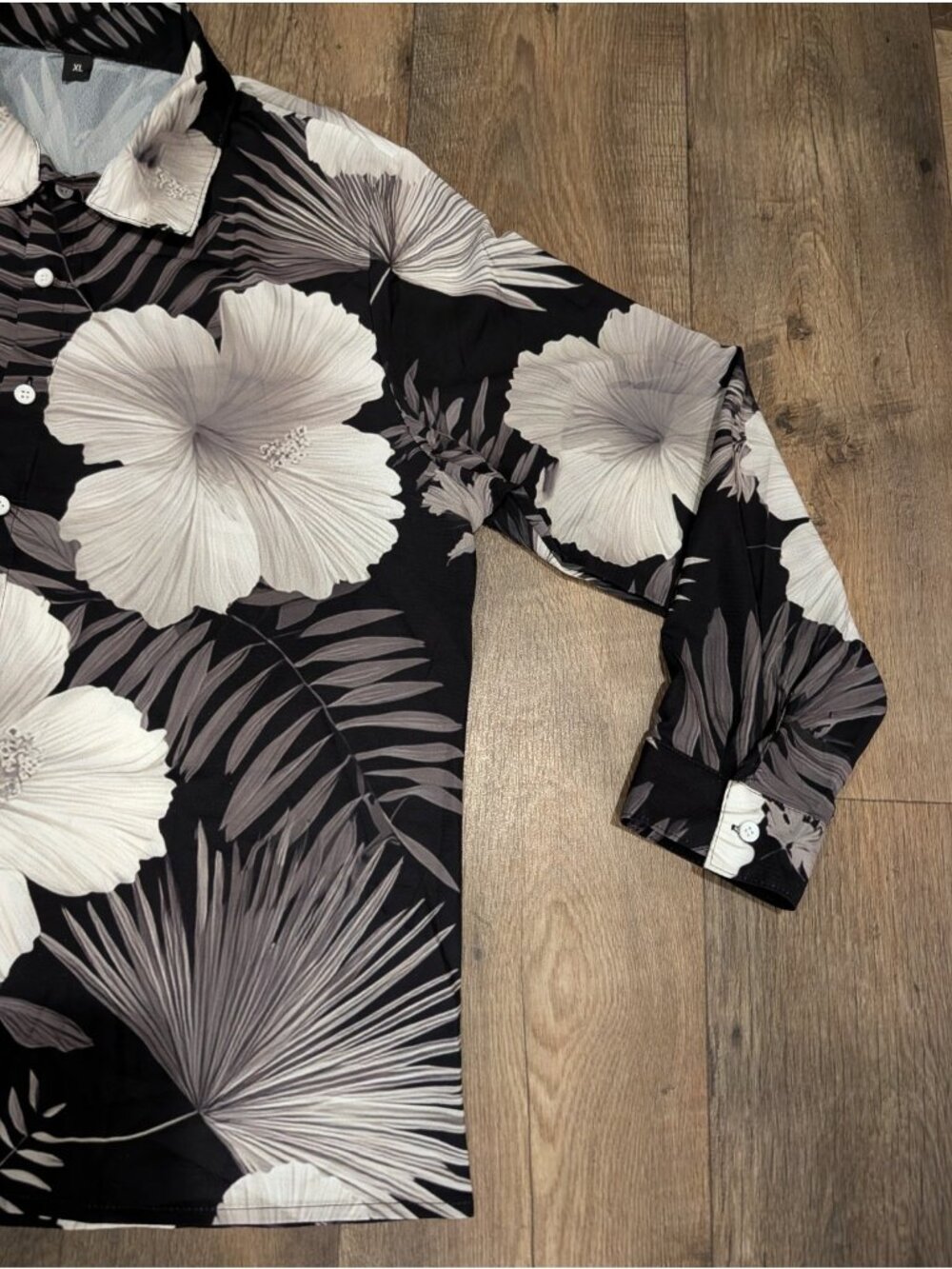 NEW Women's XL Long Sleeve Button Up Blouse Black Gray White Palm Tropical Top - Picture 5 of 8